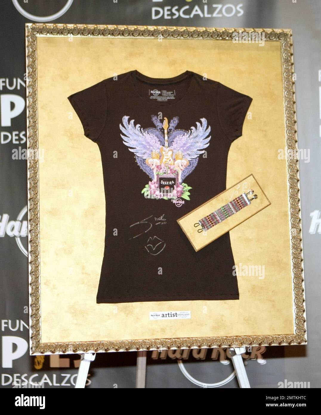 La pop star colombiana Shakira svela il merchandise dell'artista Shakira di Hard  Rock International all'Hard Rock Cafe di Washington, D.C. I prodotti in  edizione limitata includono una t-shirt disegnata dalla superstar e