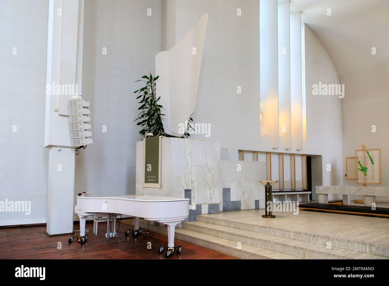Chiesa Lakeuden Risti di Alvar Aalto, dettaglio interno con pulpito. L'interno della chiesa è interamente progettato da Aalto. Seinajoki, Finlandia. Foto Stock