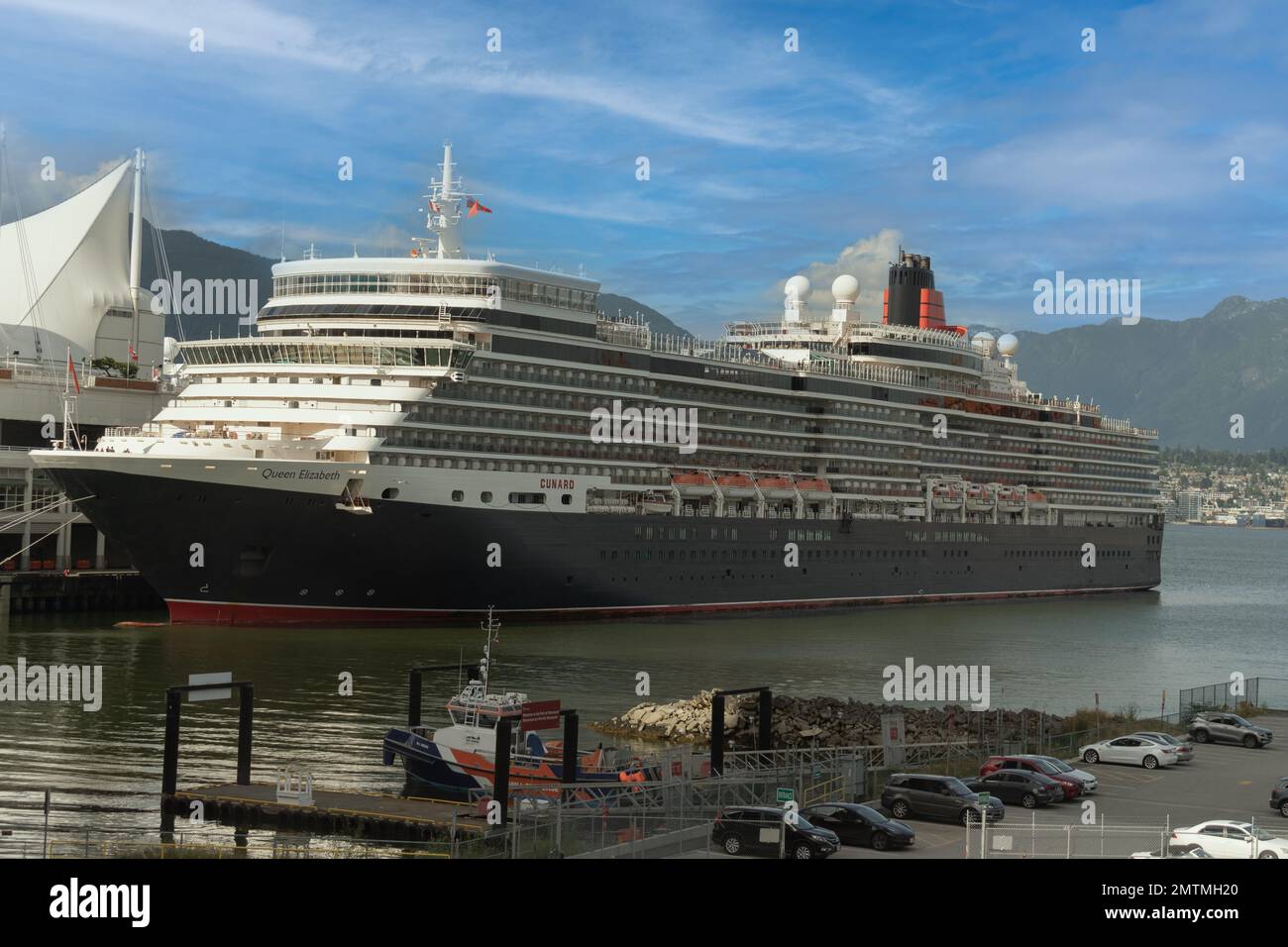 La nave da crociera Queen Elizabeth nel porto di Vancouver, Canada Foto Stock