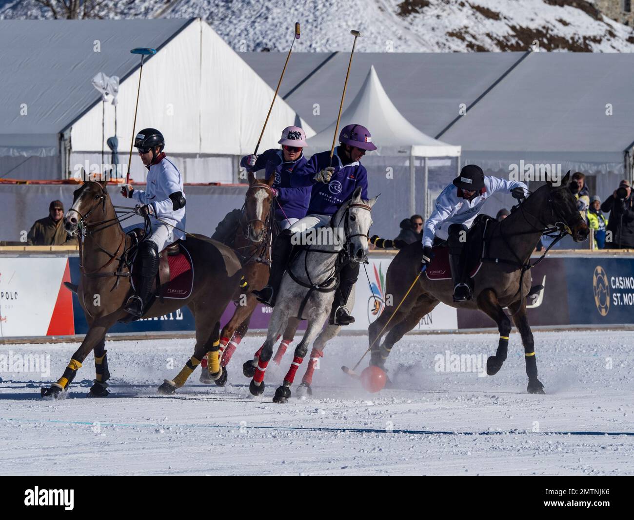 St Moritz - 29 gennaio 2023: Azioni di gioco alla finale della Coppa del mondo di Snow Polo St.Moritz 2023 Foto Stock