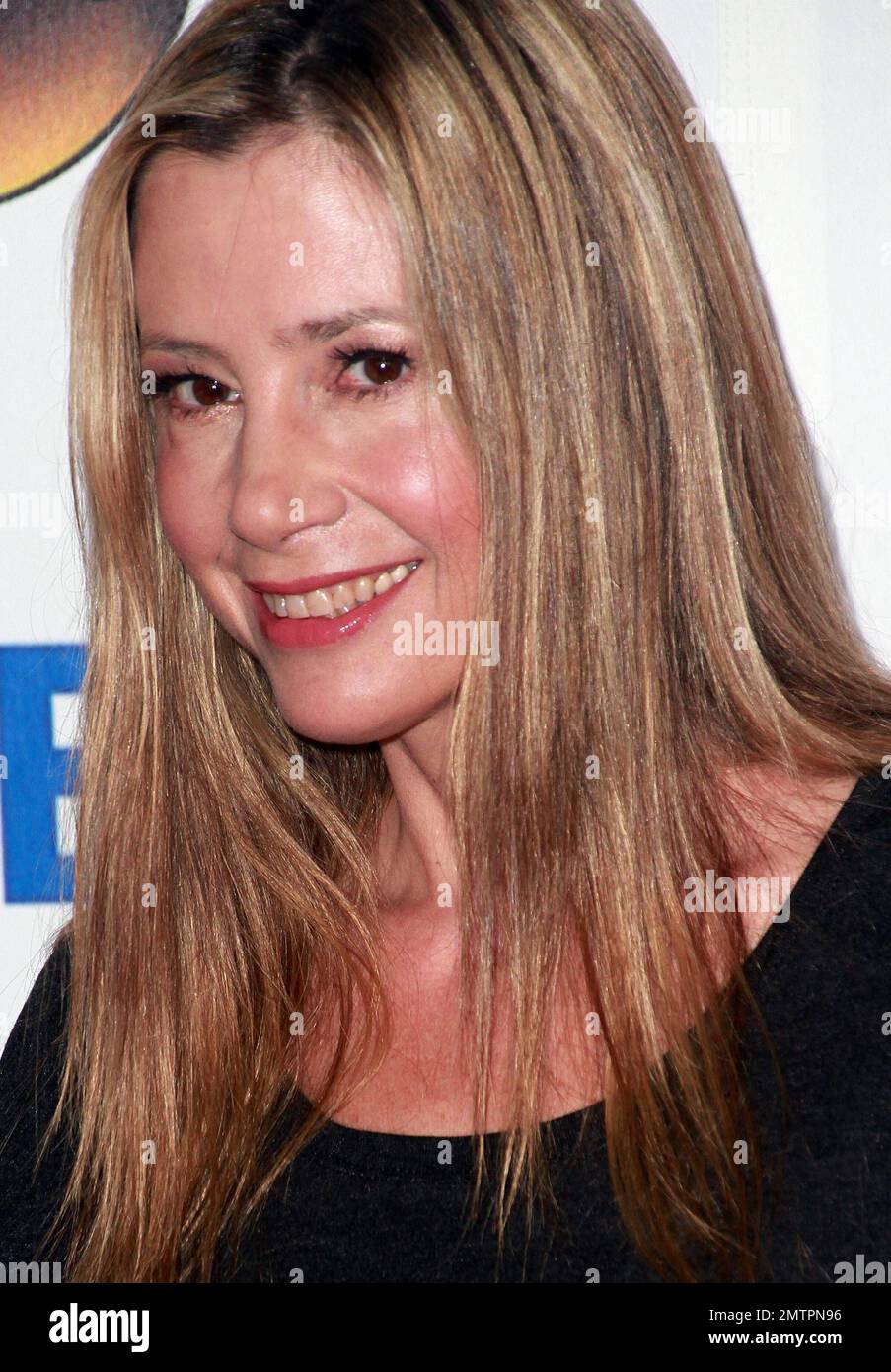 Mira Sorvino a Hollywood si unisce per la 4th Biennale Stand Up to Cancer (SU2C), un programma della Fondazione per l'industria dell'intrattenimento (FEI) tenuto presso il Dolby Theatre di Hollywood, CA. Settembre 5, 2014. Foto Stock