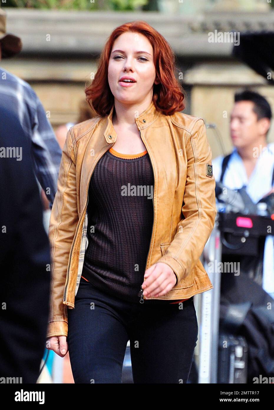 Scarlett Johansson film scene per 'The Avengers' in location a New York. Il film d'azione/fantascienza è in programma nei teatri nel maggio 2012. New York, New York, 2nd settembre 2011. Foto Stock