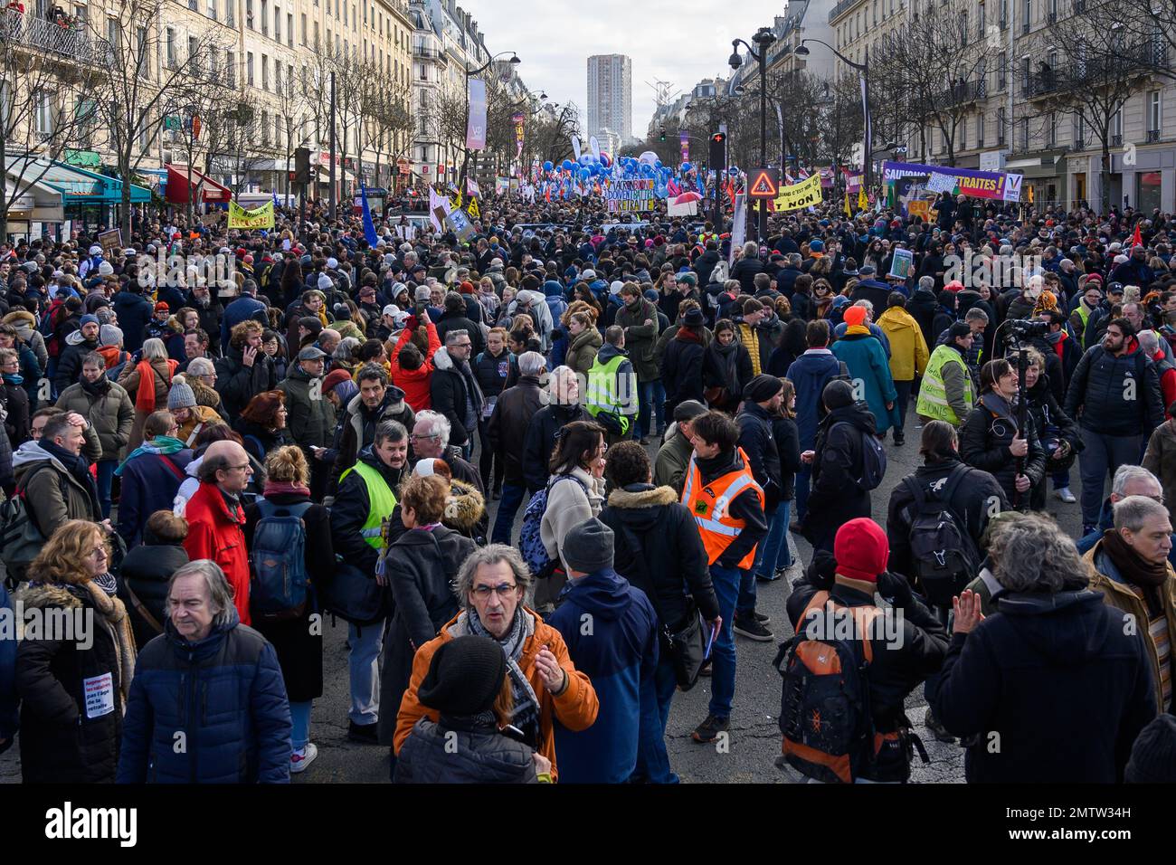 Julien Mattia / le Pictorium - dimostrazione contro la nuova riforma pensionistica, a Parigi il 31 gennaio 2023 - 31/1/2023 - Francia / Parigi / Parigi - centinaia di migliaia di manifestanti contro la nuova riforma pensionistica, a Parigi il 31 gennaio 2023 Foto Stock