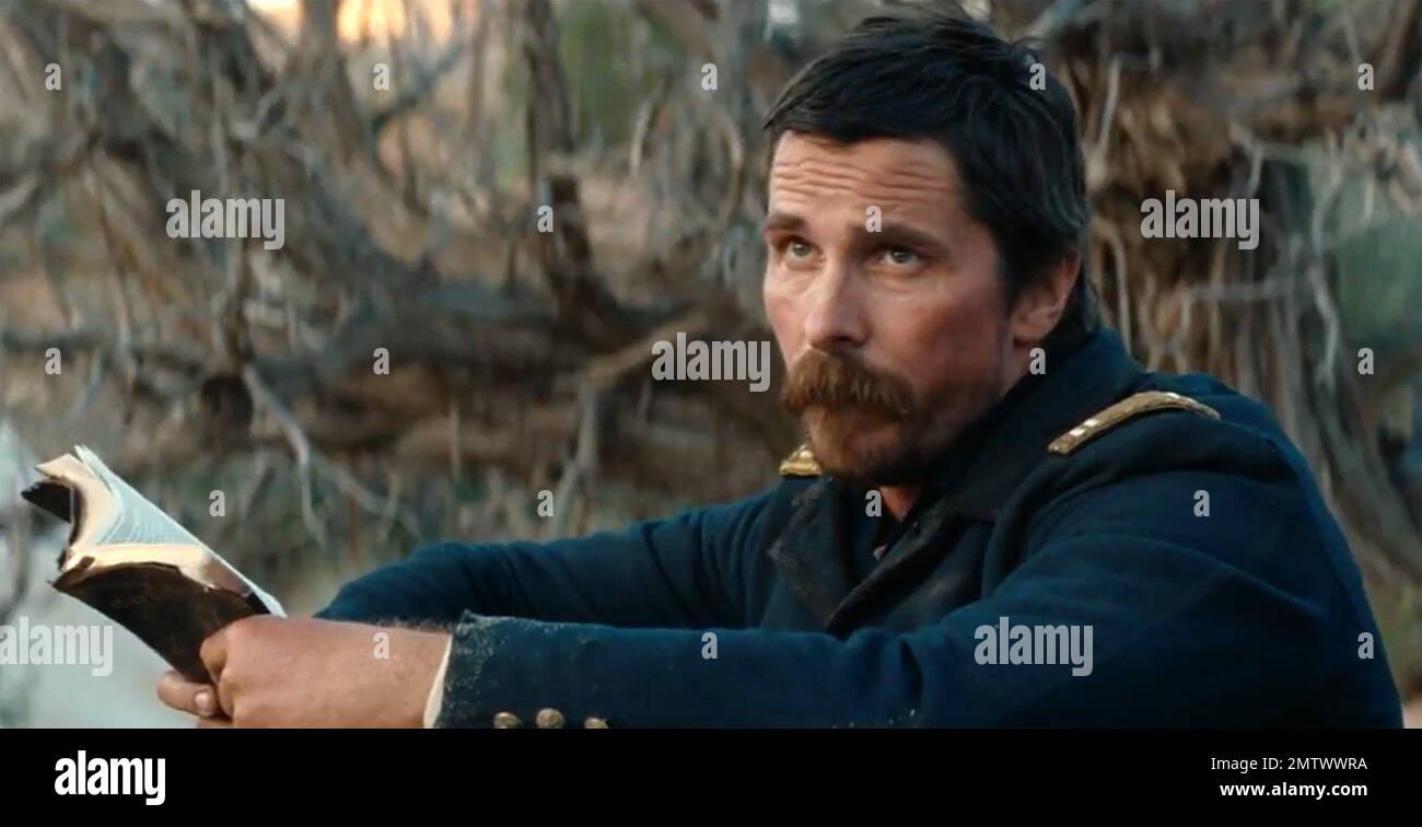 Ostili anno : 2017 USA regista : Scott Cooper Christian Bale Foto Stock