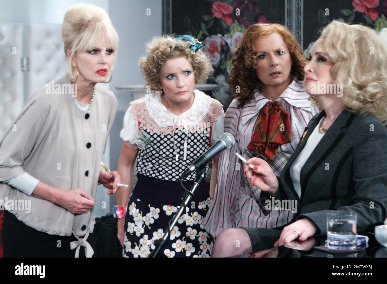 Assolutamente favoloso TV Serie 1992 - 2012 GB 2011 Stagione 6, episodio 2 : Job Director : Mandie Fletcher Joanna Lumley, Jane horrocks, Jennifer Saunders, Lindsay Duncan Foto: Jack Barnes Foto Stock