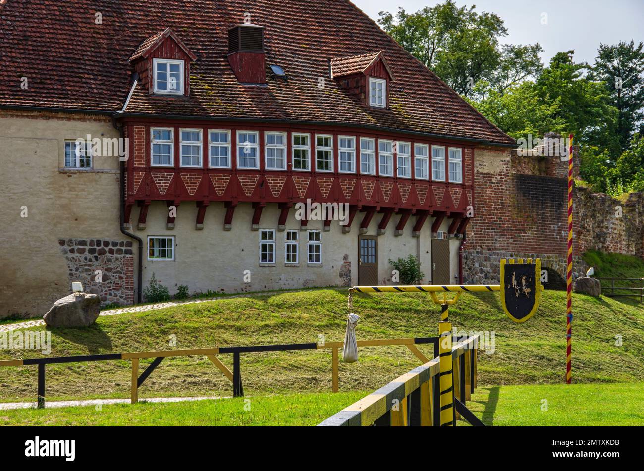 Castello di Stargard, un castello medievale in cima alla collina del 12th ° secolo, a Burg Stargard, Meclemburgo-Pomerania occidentale, Germania. Foto Stock