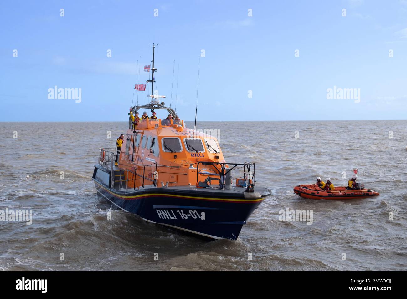 Walton sul Naze, RNLI ALB scialuppa di salvataggio di classe Tamar 1601 Foto Stock