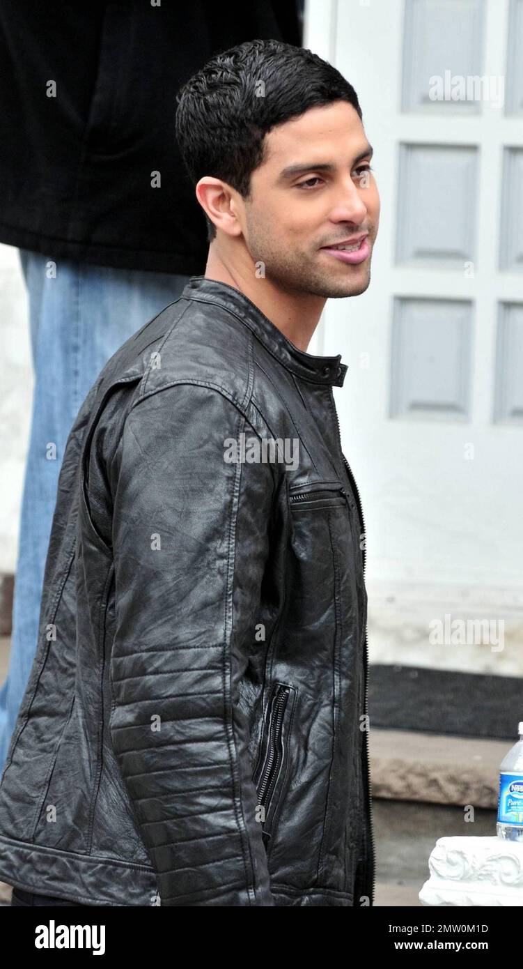 Adam Rodriguez film scene per l'episodio finale di 'Ugly Betty' sulle strade di New York. Dopo aver corso per quattro stagioni, la serie si concluderà con il suo episodio finale il 14 aprile su ABC. New York, NY. 3/31/10. Foto Stock