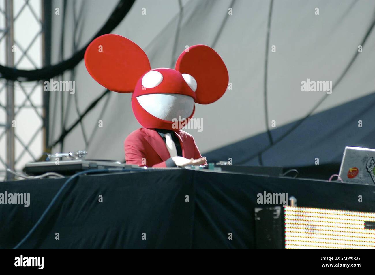 Deadmau5 mask immagini e fotografie stock ad alta risoluzione - Alamy