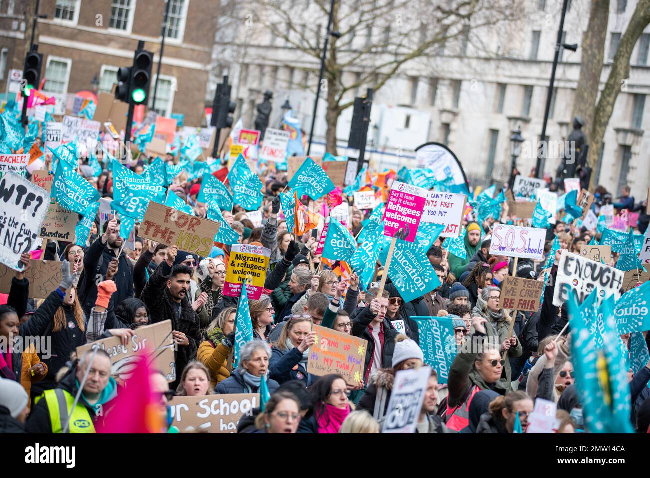 LONDRA, 1st febbraio 2023, 40.000 membri sindacali di spordio marciano attraverso Londra per protestare su retribuzione, condizioni di lavoro e finanziamenti. Foto Stock