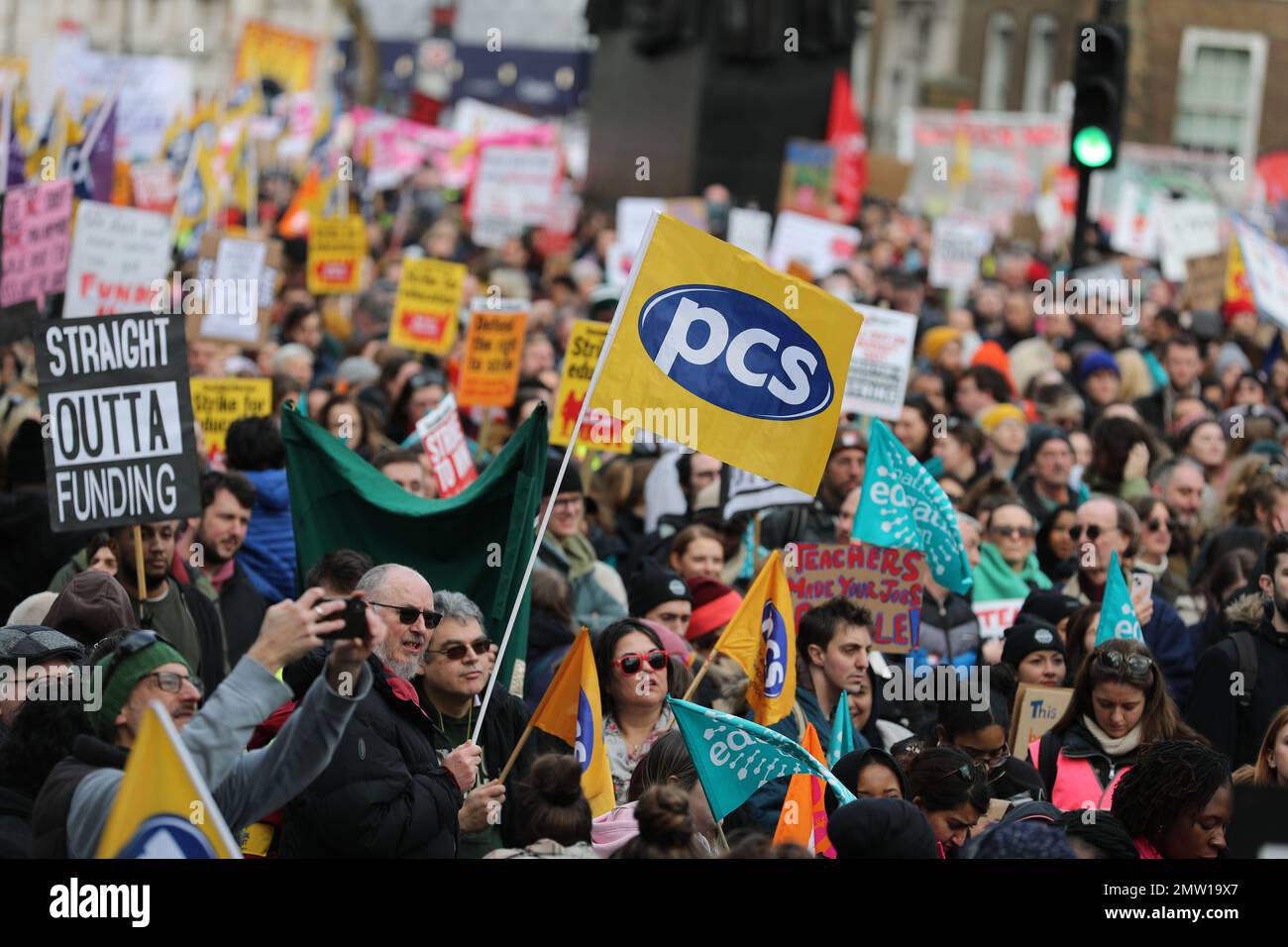 LONDRA, 1st febbraio 2023, 40.000 membri sindacali di spordio marciano attraverso Londra per protestare su retribuzione, condizioni di lavoro e finanziamenti. Foto Stock