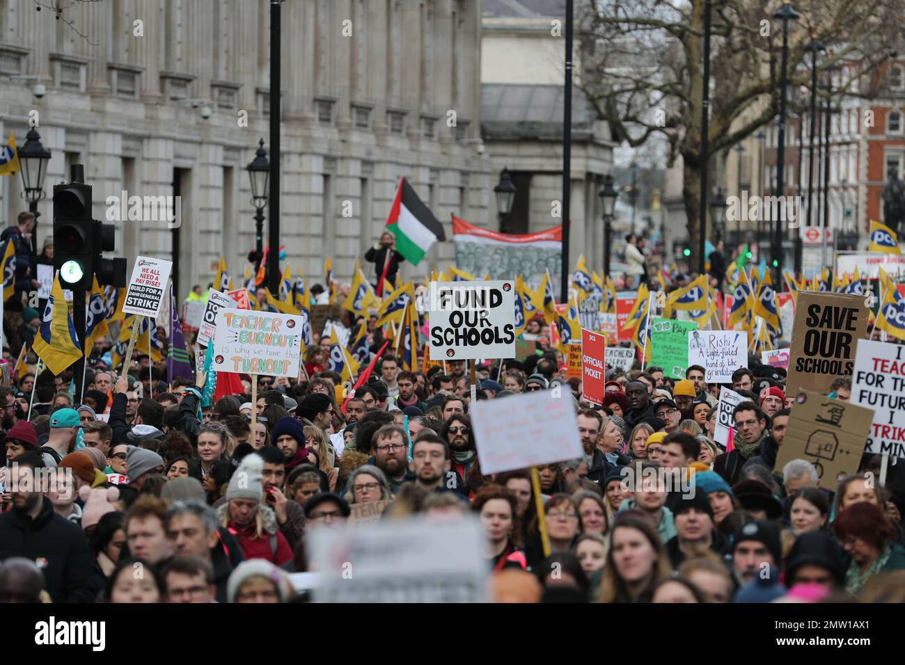 LONDRA, 1st febbraio 2023, 40.000 membri sindacali di spordio marciano attraverso Londra per protestare su retribuzione, condizioni di lavoro e finanziamenti. Foto Stock