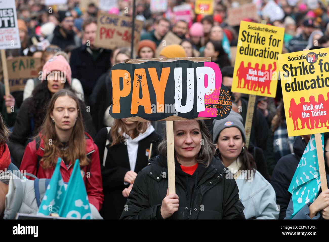 LONDRA, 1st febbraio 2023, 40.000 membri sindacali di spordio marciano attraverso Londra per protestare su retribuzione, condizioni di lavoro e finanziamenti. Foto Stock