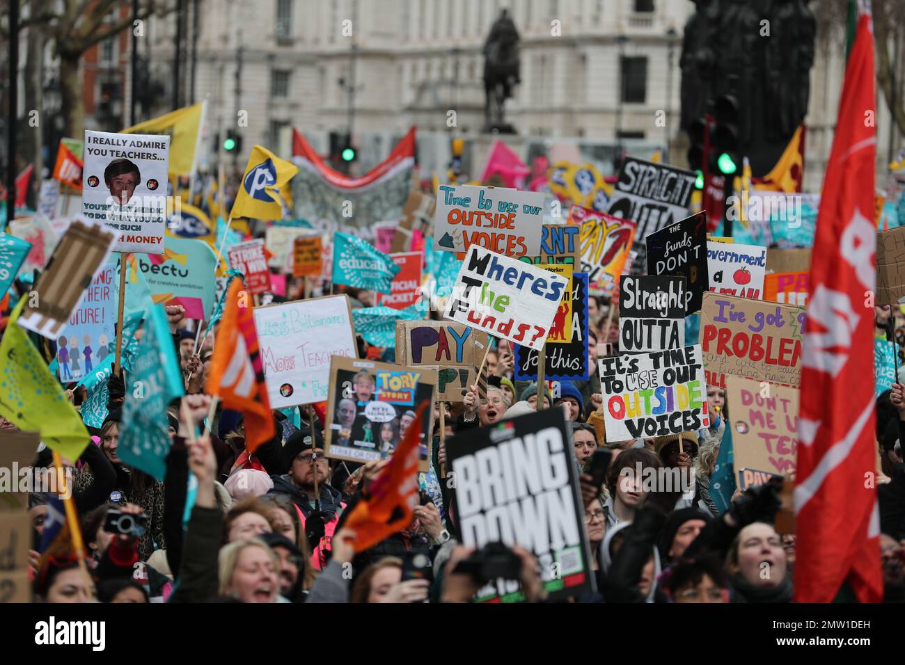LONDRA, 1st febbraio 2023, 40.000 membri sindacali di spordio marciano attraverso Londra per protestare su retribuzione, condizioni di lavoro e finanziamenti. Foto Stock