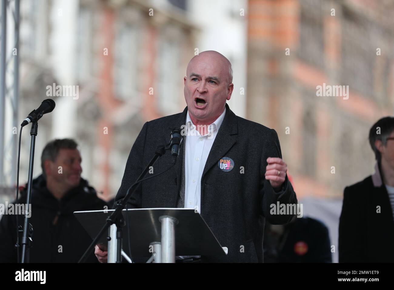 LONDRA, 1st febbraio 2023, il segretario generale della RMT Mick Lynch ha tenuto un discorso mentre 40.000 membri sindacali che si sono battiti per Londra per protestare contro retribuzioni, condizioni di lavoro e finanziamenti. Foto Stock