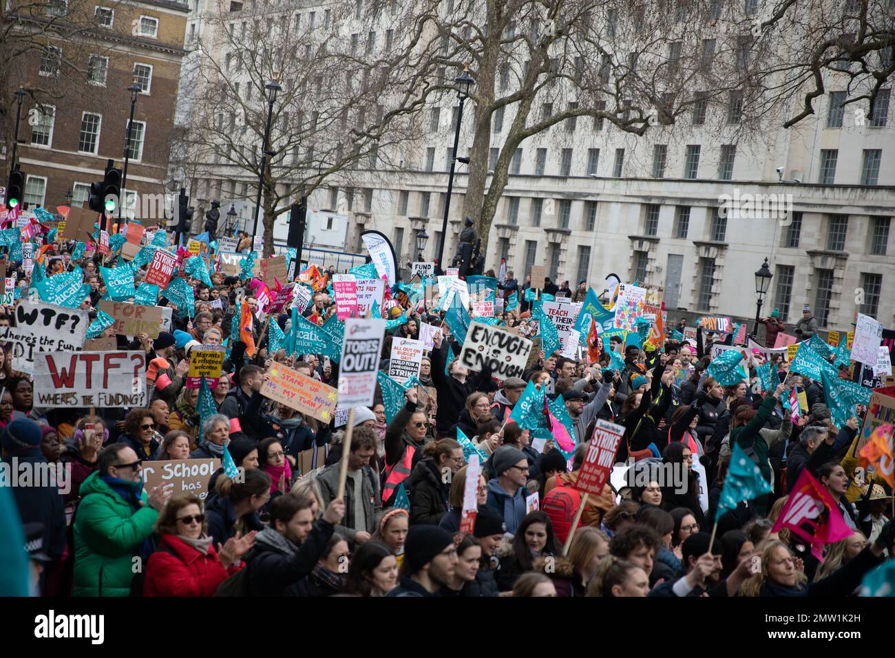 LONDRA, 1st febbraio 2023, 40.000 membri sindacali di spordio marciano attraverso Londra per protestare su retribuzione, condizioni di lavoro e finanziamenti. Foto Stock