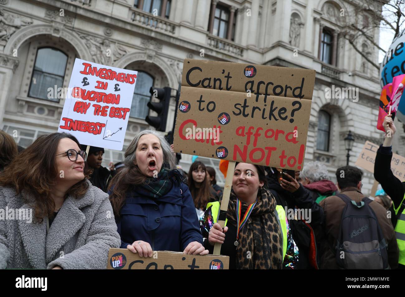 LONDRA, 1st febbraio 2023, 40.000 membri sindacali di spordio marciano attraverso Londra per protestare su retribuzione, condizioni di lavoro e finanziamenti. Foto Stock