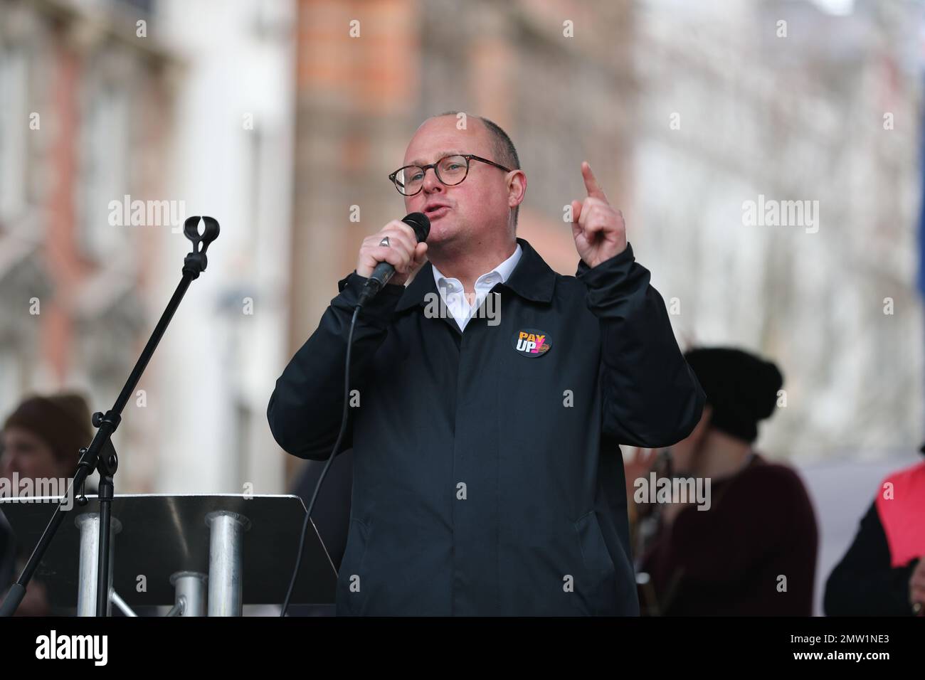 LONDRA, 1st febbraio 2023, il segretario generale del Congresso dell'Unione dei mestieri Paul Nowak ha pronunciato un discorso mentre 40.000 membri sindacali straordinari marciano attraverso Londra per protestare contro la retribuzione, le condizioni di lavoro e i finanziamenti. Foto Stock