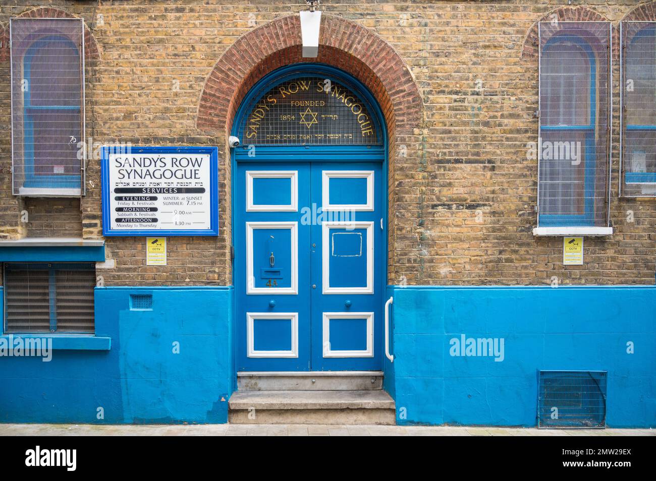 Ingresso alla sinagoga di Sandy's Row, una storica sinagoga Ashkenazi in un edificio classificato di livello ll a Sandy's Row, Spitalfields, Londra, Inghilterra, Regno Unito Foto Stock