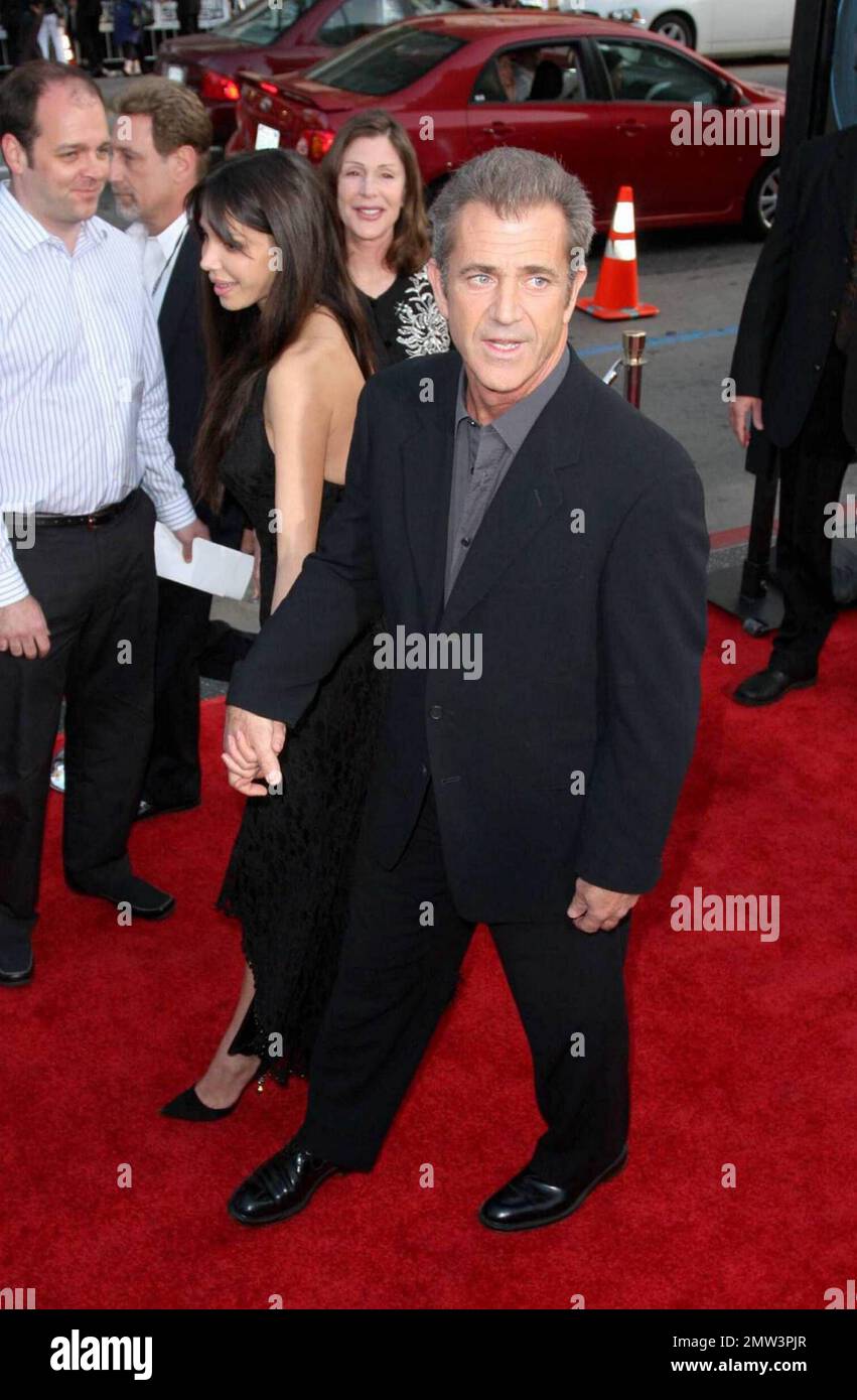 Mel Gibson e la fidanzata Oksana Grigorieva partecipano alla prima del film 20th Century Fox X-MEN ORIGINS:WOLVERINE al Graumans Chinese Theater di Hollywood. Los Angeles, CA 4/28/09 Foto Stock