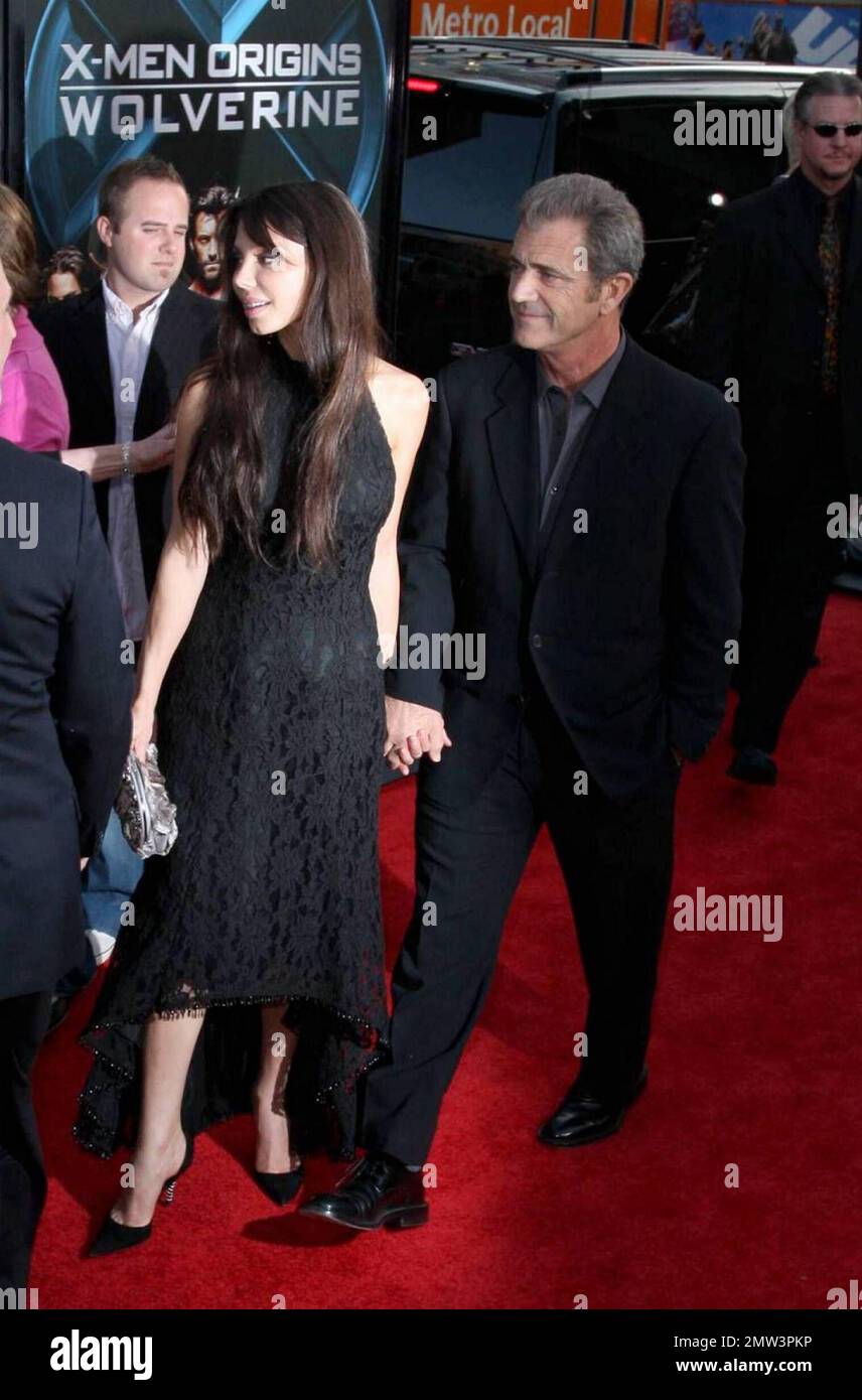 Mel Gibson e la fidanzata Oksana Grigorieva partecipano alla prima del film 20th Century Fox X-MEN ORIGINS:WOLVERINE al Graumans Chinese Theater di Hollywood. Los Angeles, CA 4/28/09 Foto Stock