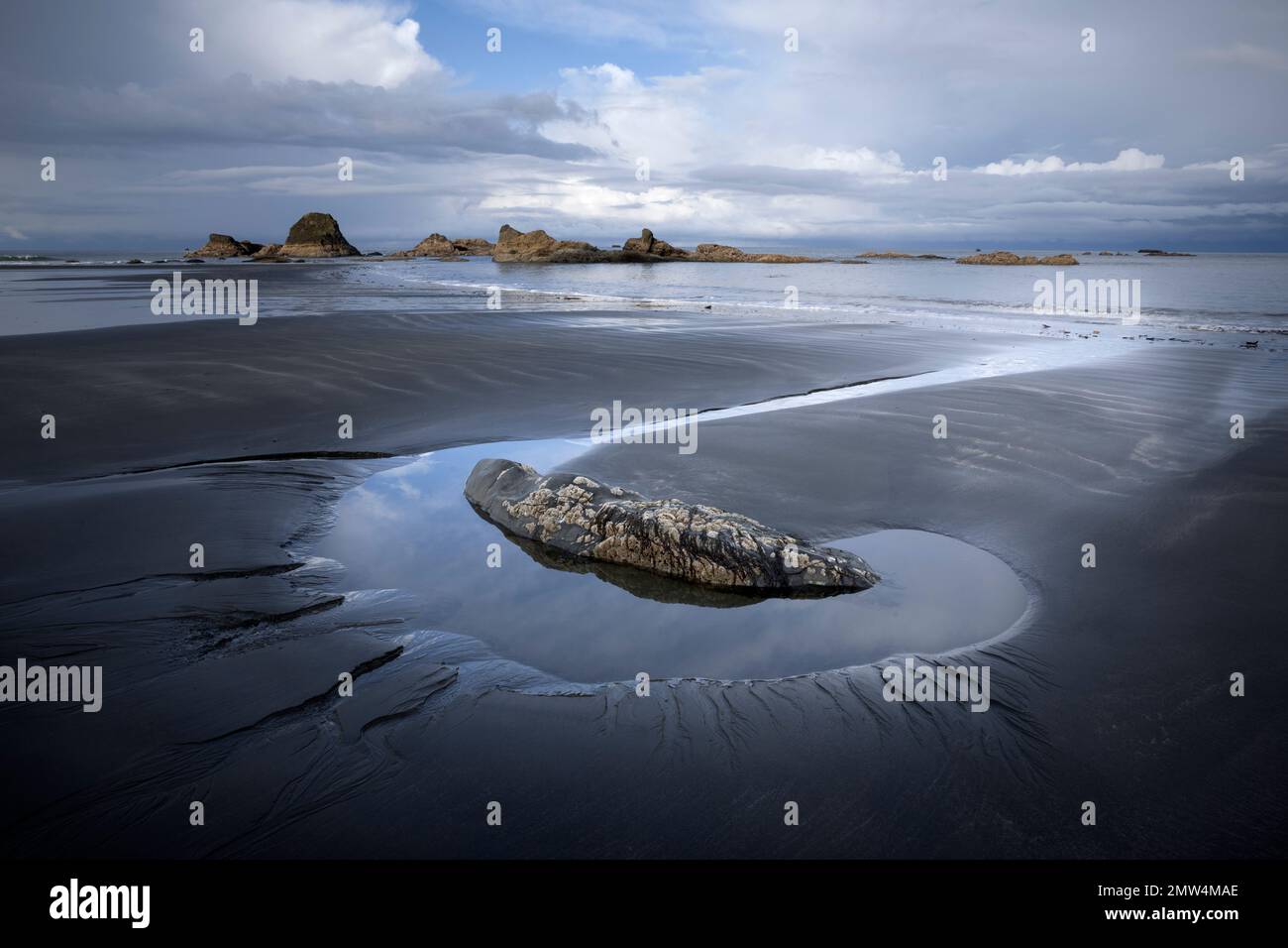 WA20794-00....WASHINGTON - Tramonto a Ruby Beach nel Parco Nazionale Olimpico. Foto Stock