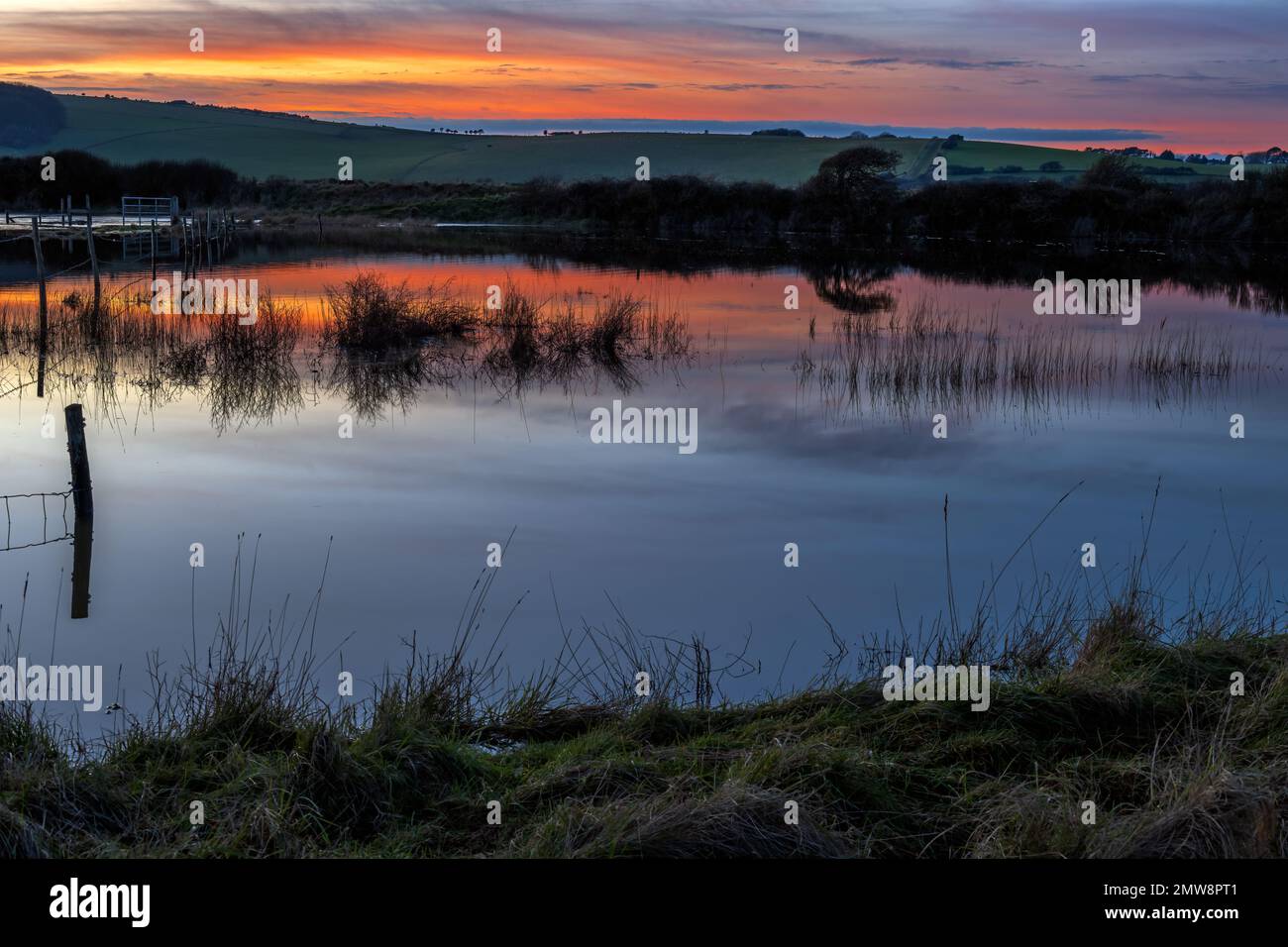 Il fiume Cuckmere, Cuckmere Haven in una serata invernale, Sussex orientale, Inghilterra Foto Stock