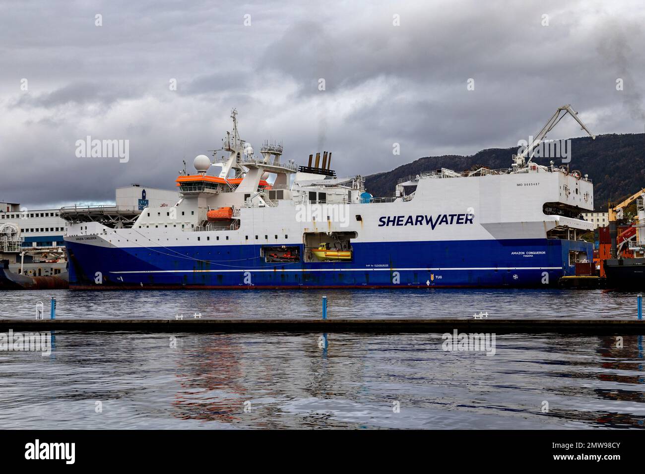 Nave di ricerca / sondaggio Amazzonia Conqueror a Frieleneskaien molo, nel porto di Bergen, Norvegia. Foto Stock