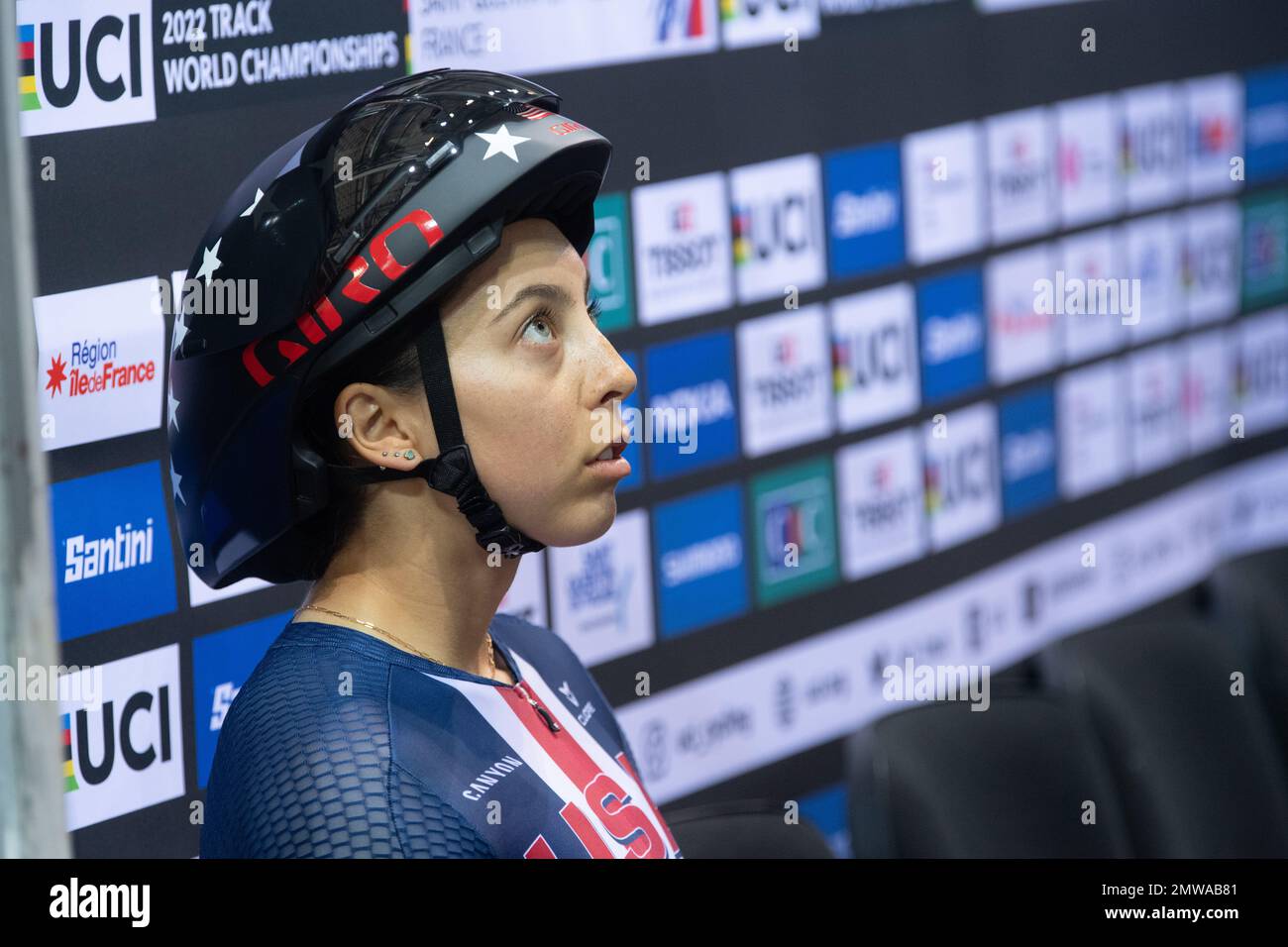 Shayna Powless, ciclista del Team USA e dei nativi americani, che gareggiano nell'inseguimento individuale ai Campionati mondiali di ciclismo su pista UCI 2022. Foto Stock