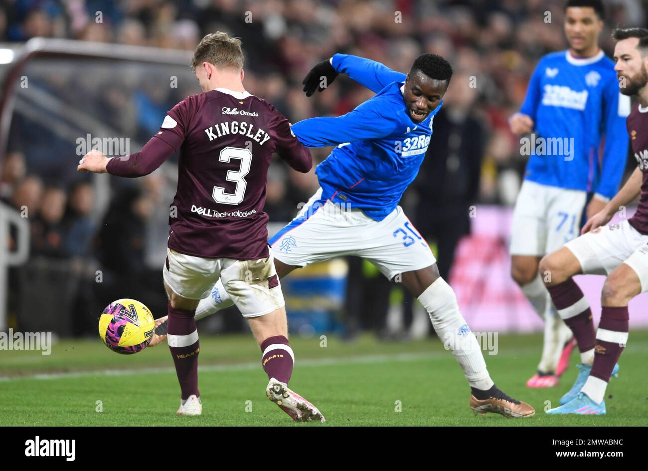 Edimburgo, Scozia, 1st febbraio 2023. Stephen Kingsley of Hearts e Fashion Sakala of Rangers durante la partita Cinch Premiership al Tynecastle Park, Edimburgo. L'immagine di credito dovrebbe essere: Neil Hanna / Sportimage Foto Stock