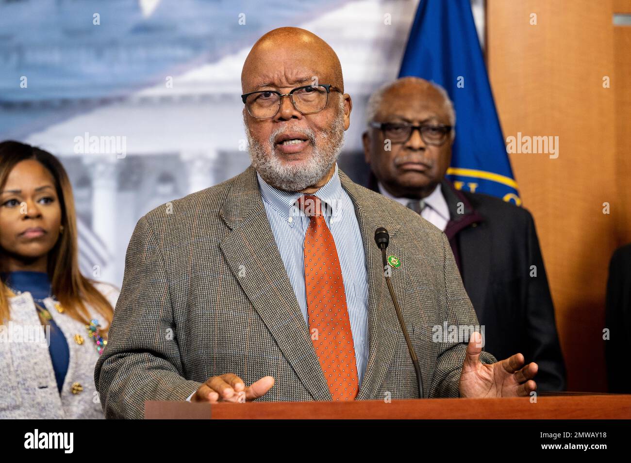 Washington, Stati Uniti. 01st Feb, 2023. STATI UNITI Rappresentante Bennie Thompson (D-MS) che parla negli Stati Uniti Capitol ad una conferenza stampa sul debito nazionale. Credit: SOPA Images Limited/Alamy Live News Foto Stock