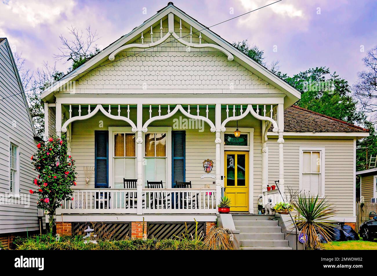 Un cottage vittoriano è raffigurato su Augusta Street, 30 gennaio 2023, a Mobile, Alabama. La casa è stata costruita nel 1892. Foto Stock