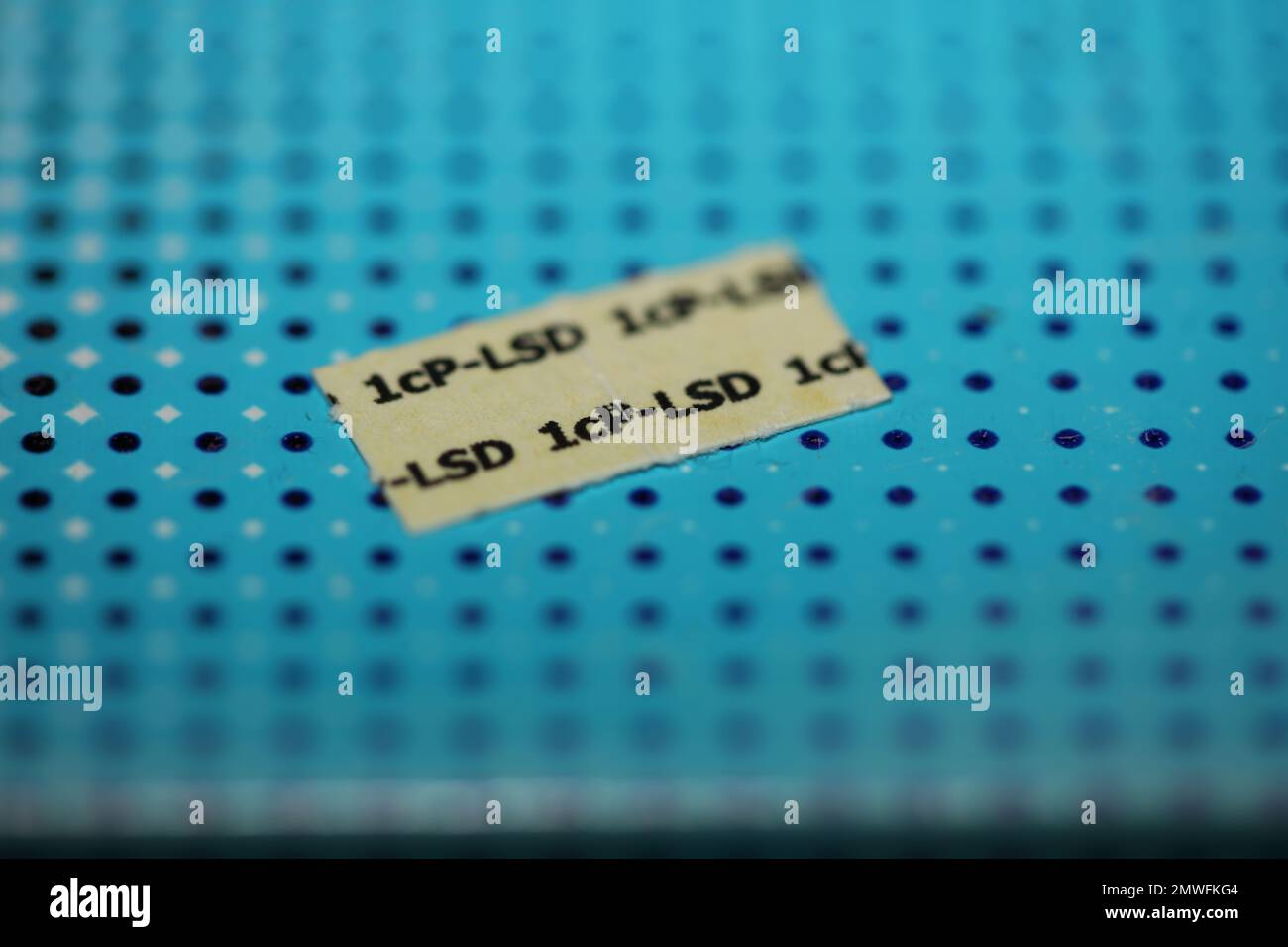 Bianco auto fatto lsd carte colorful droghe macro sfondo e sfondi in super fine di alta qualità psichedelico hippie indigo trance stampe Foto Stock