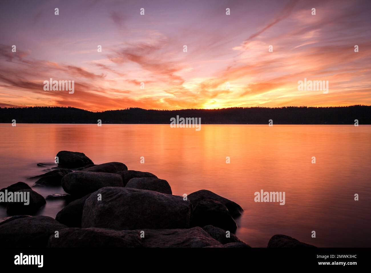 Una vista del tramonto sul lago Payette Foto Stock
