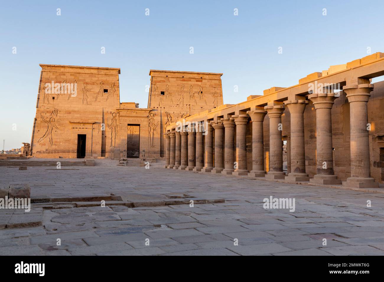 Tramonto al Tempio di Iside sull'isola di Philae, Assuan, Egitto Foto Stock