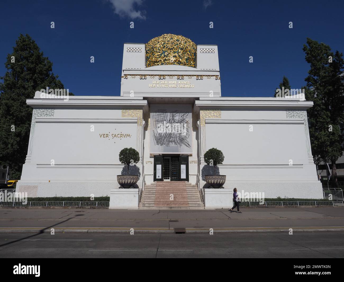 VIENNA, AUSTRIA - CIRCA 2022: Secessione Wiener di Olbrich circa 1897, Der Zeit ihre Kunst Der Kunst ihre Freiheit Ver Sacrum traduzione ad ogni età Foto Stock