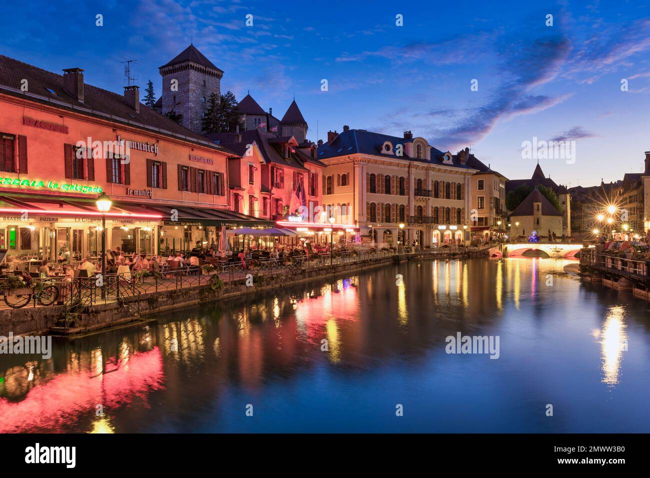 Il Palais de l'Isle e il fiume Thiou, Annecy, Francia Foto Stock