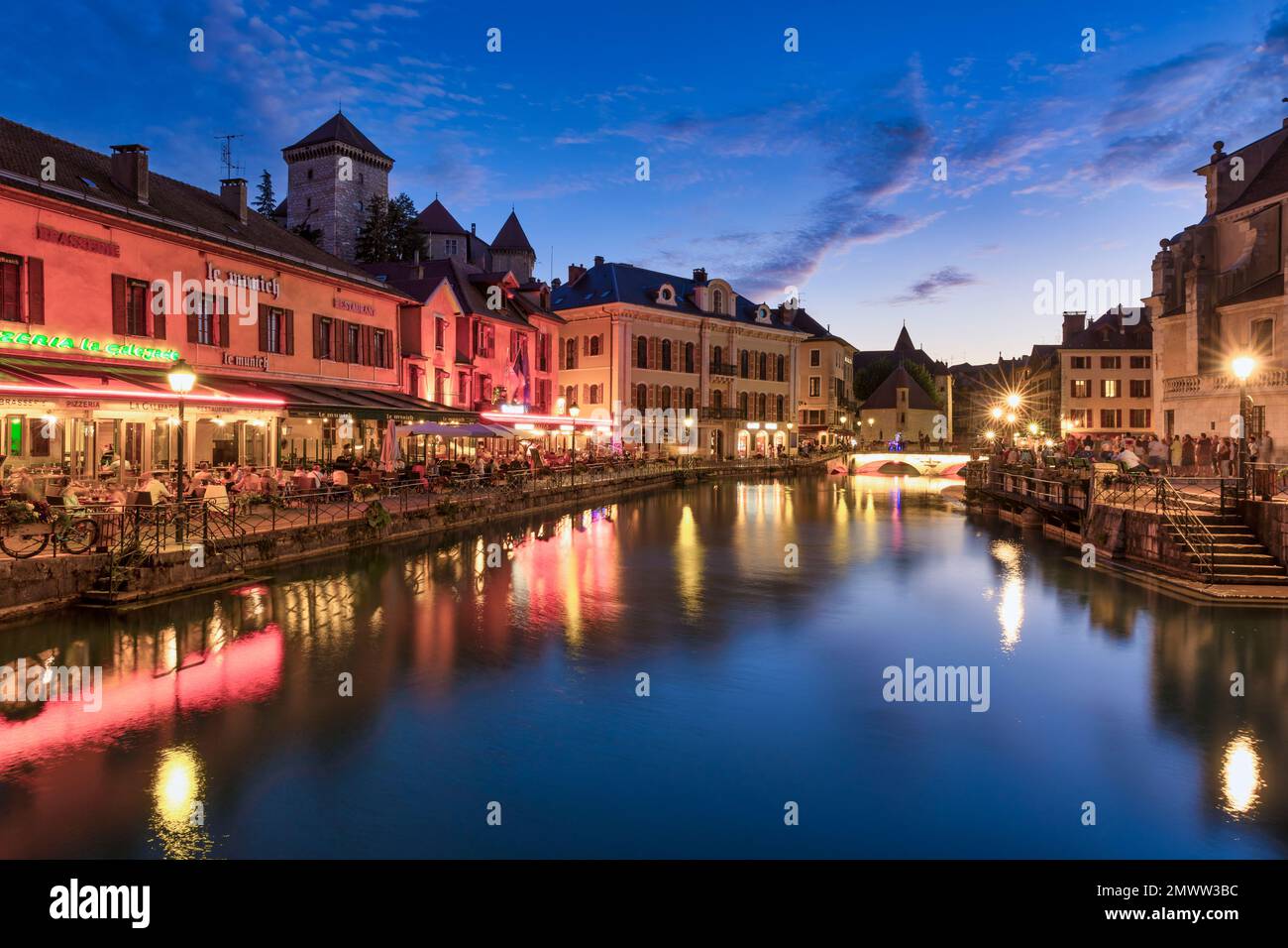 Il Palais de l'Isle e il fiume Thiou, Annecy, Francia Foto Stock