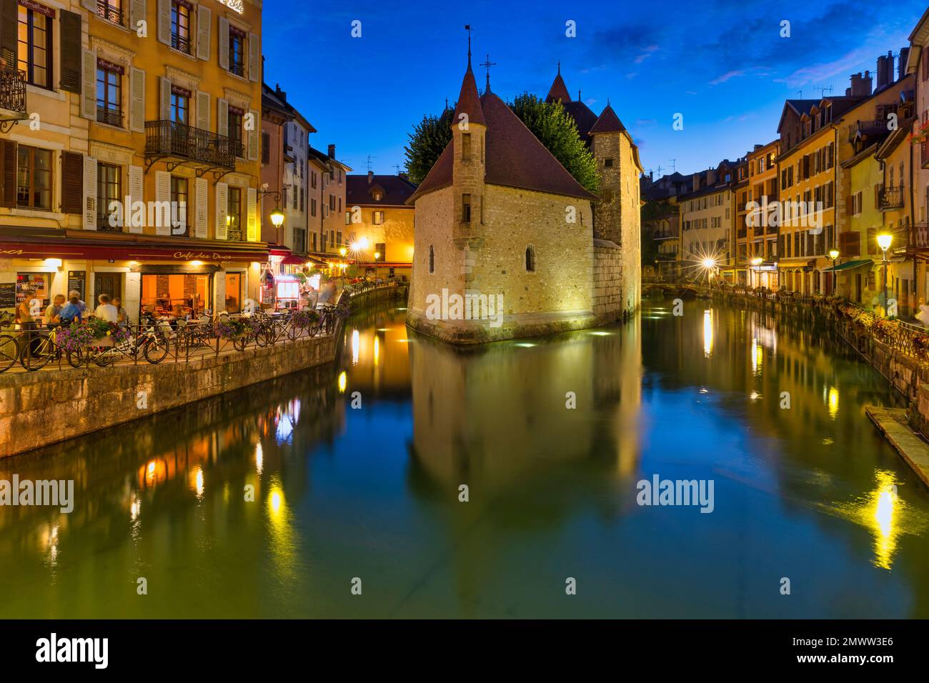 Il Palais de l'Isle e il fiume Thiou, Annecy, Francia Foto Stock