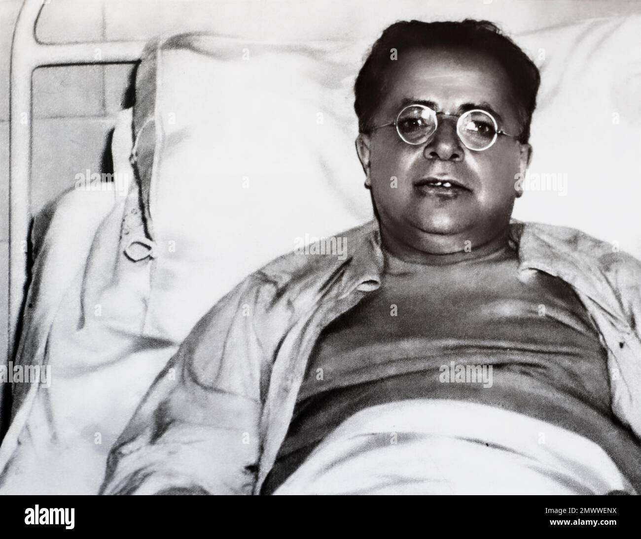 Palmiro Togliatti nel luglio 1946 subì un attacco all'uscita di Montecitorio a Roma - qui è ricoverato in ospedale Foto Stock