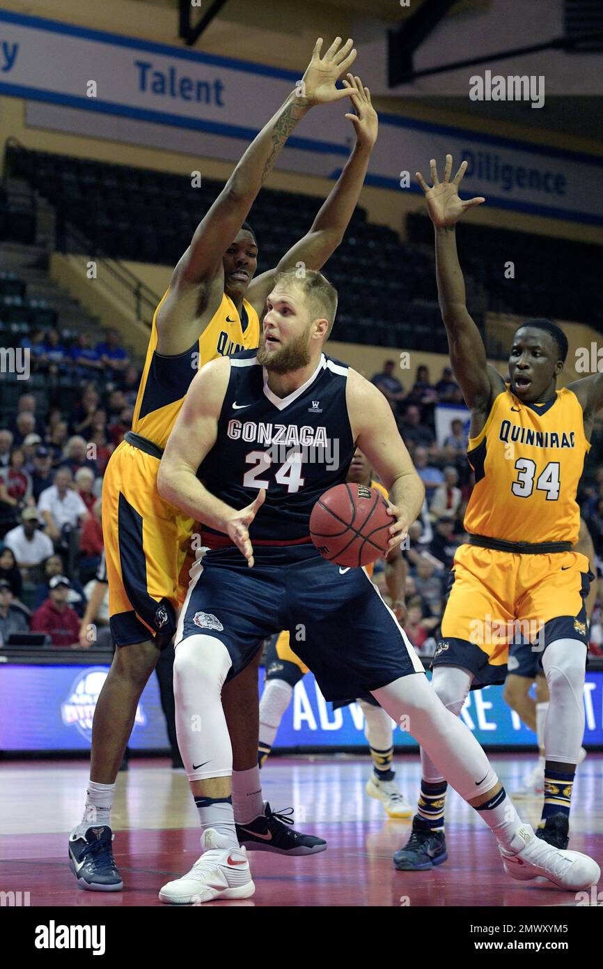 Gonzaga center Przemek Karnowski (24) goes up for a shot between