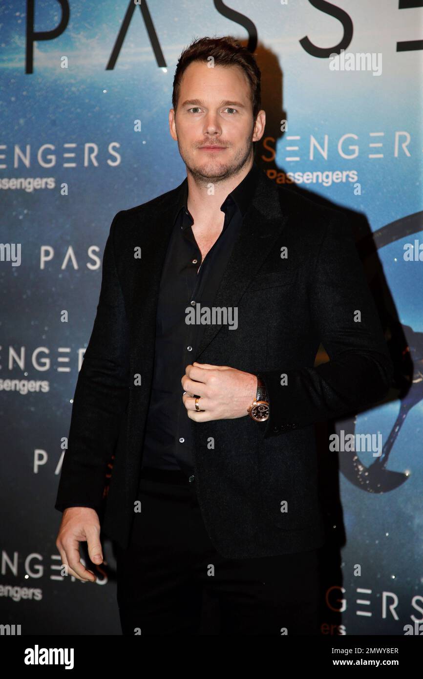 U.S actor Chris Pratt poses for photographers during the photocall of the movie "Passengers", in Paris, Tuesday, Nov. 29, 2016. (AP Photo/Thibault Camus) Foto Stock