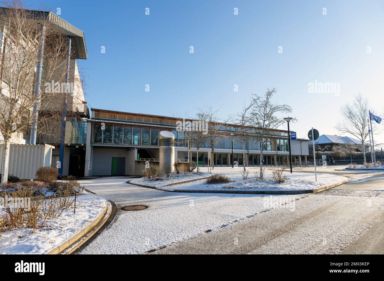 Europa, Lussemburgo, Scuola Koerich in inverno con neve Foto Stock