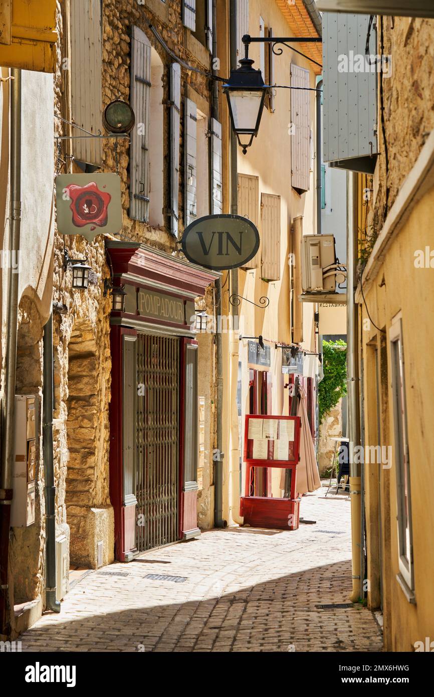 Rue Petite Fusterie, Orange, Vaucluse, Provence-Alpes-Côte d’Azur, Francia, Europa. Rue Petite Fusterie è una strada stretta e graziosa della città di Foto Stock