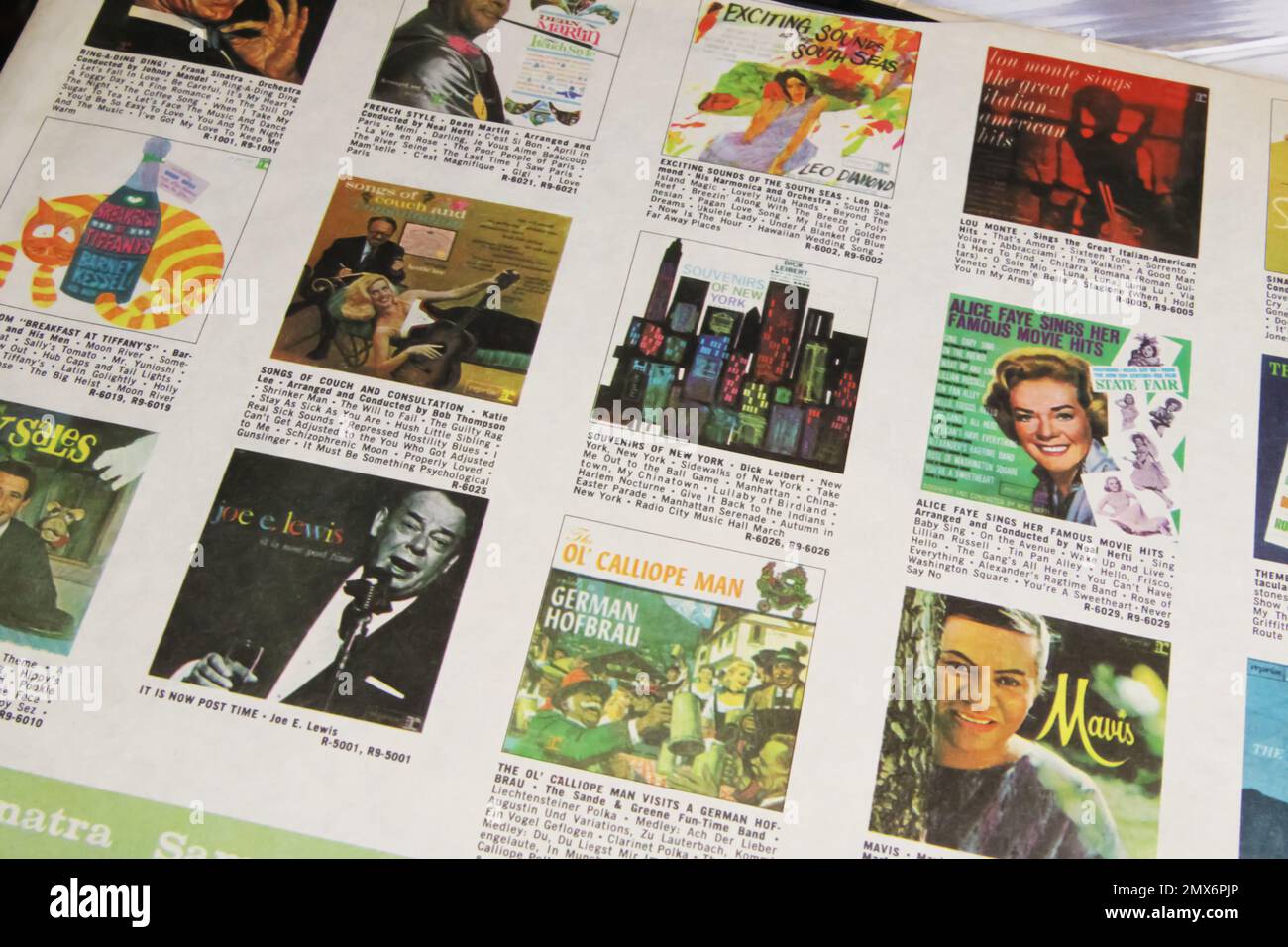 Viersen, Germania - 8. Giugno 2022: Primo piano della copertina del disco in vinile con album delle star della musica negli anni '60s Foto Stock