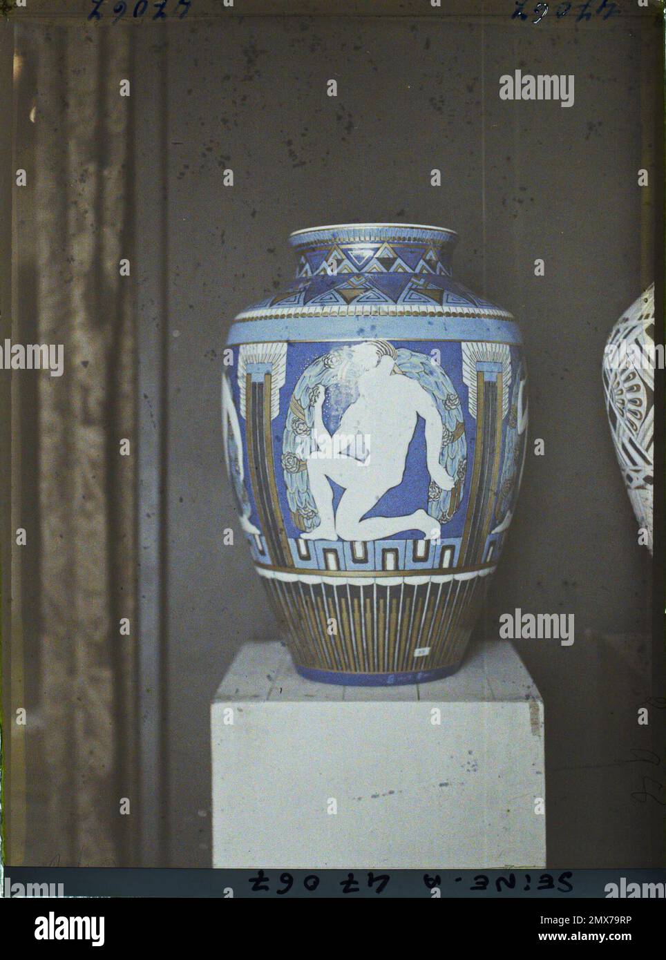 Parigi (7th arr.), Francia la mostra di arti decorative, fabbricazione nazionale di Sèvres, vaso composto da Gauvenet, eseguito da Pihan , 1925 - Mostra Internazionale di Arti Decorative moderne e Industriali Parigi Foto Stock