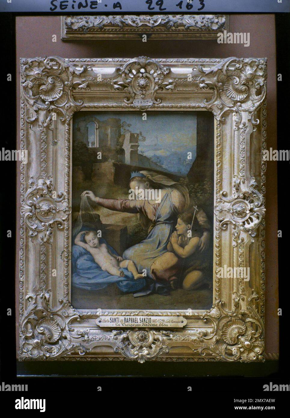 Parigi (1st arr.), Francia la Vergine col Bambino con il piccolo San Giovanni, conosciuto come la Vergine nel velo o la Vergine nel Diadem Blu, il Fattore o laboratorio di Raphaël, Museo del Louvre , Foto Stock
