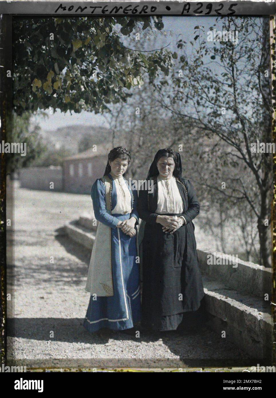 Cetinje, Montenegro due Citadine di Cetinje , 1913 - Balcani, Italia - Jean Brunhes e Auguste Léon - (settembre - ottobre 23) Foto Stock
