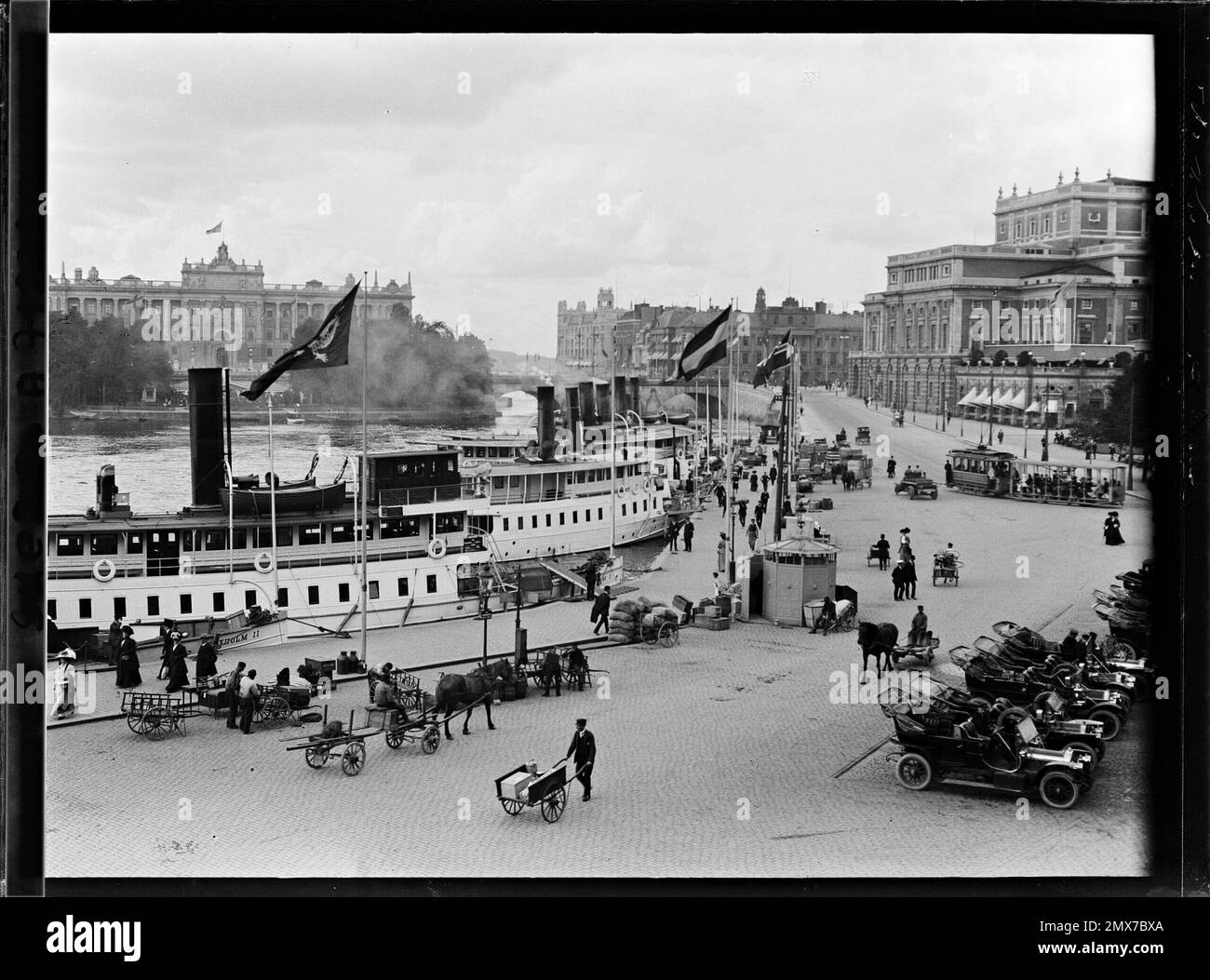 Stoccolma, Svezia barche a vapore ormeggiate al porto di Blasieholmen, viste dal pavimento di un edificio, 1910 - viaggio di Albert Kahn e Auguste Léon in Scandinavia - (9 agosto - 14 settembre) Foto Stock
