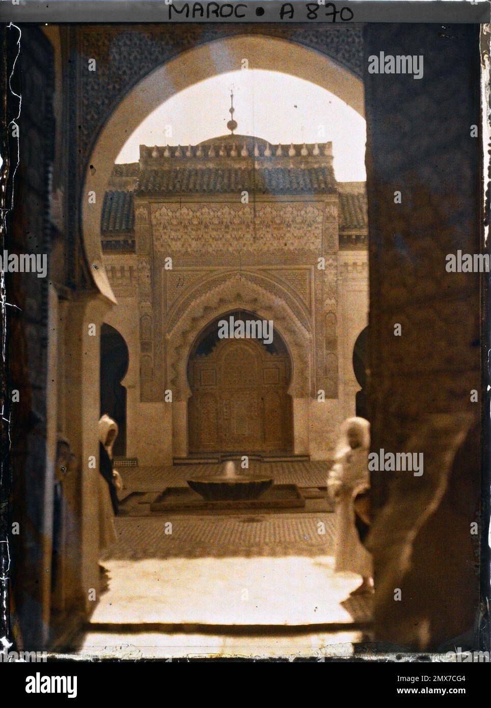 Fez, Marocco visto dalla navata centrale dalla porta delle rose della  Moschea El Qarayoine-Università , 1912-1913 - Marocco - Passet Stéphane -  (dicembre - gennaio Foto stock - Alamy